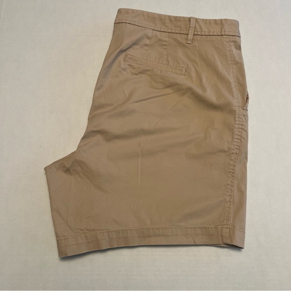 Talbots 7” khaki short. Size 16w. (1004) - Picture 3 of 4